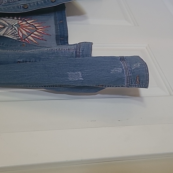 Unique Aztec print embroidered jean jacket - Picture 9 of 10